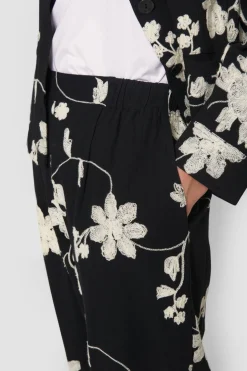 Embroidered Flower Bukser